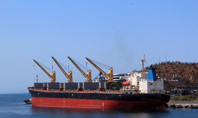 巴拿马型散货船图片